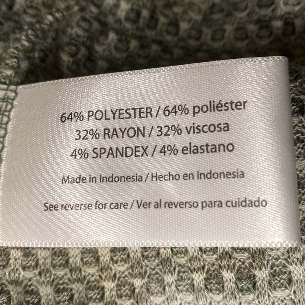 NWT Peace & Pearls green camo long sleeve top. - Picture 7 of 8